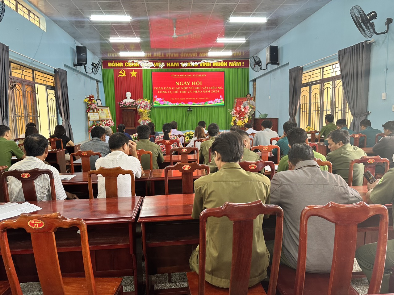 Ngày hội toàn dân giao nộp vũ khí, vật liệu nổ, công cụ hỗ trợ và pháo