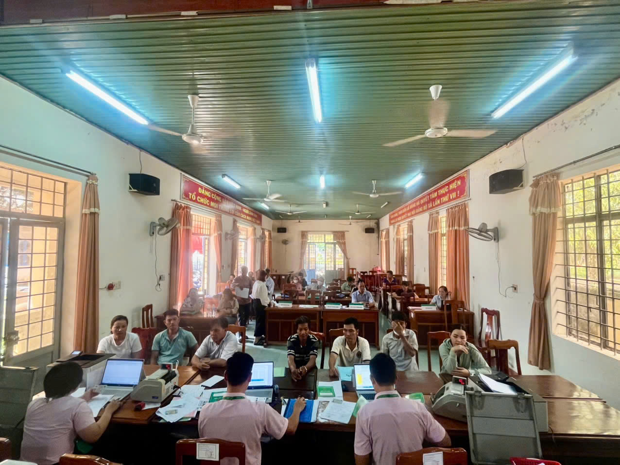 Phiên giao dịch tín dụng chính sách tại các xã trước khi sáp nhập
